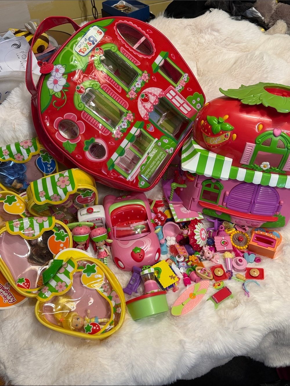 2009 Huge lot of Strawberry Shortcake dolls/accessories - Picture 3 of 12
